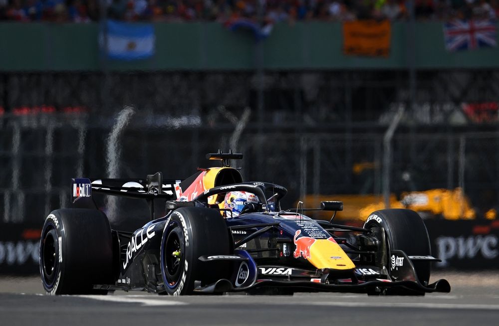 Max Verstappen (Red Bull) en Silverstone