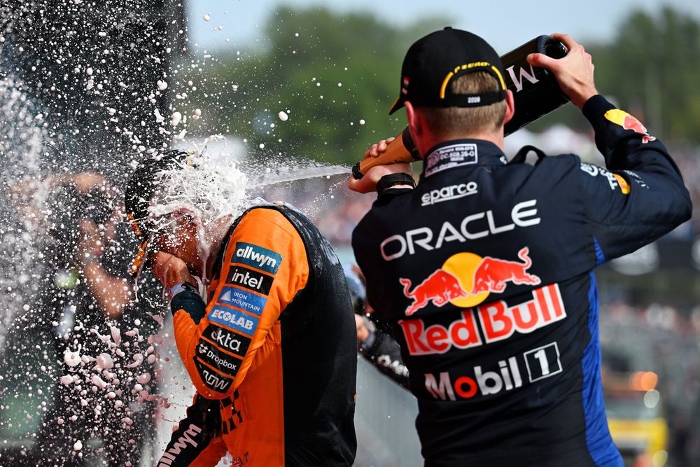 Max Verstappen y Lando Norris en el podio del GP de Hungría