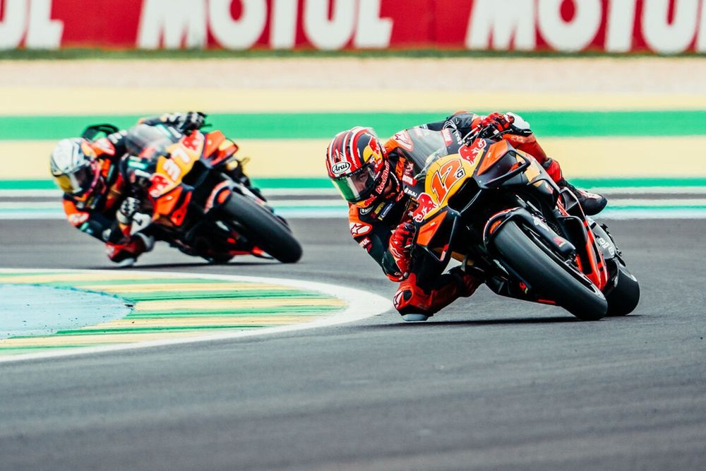 Maverick Vinales a la cabeza del Tech3 con Ducati KTM