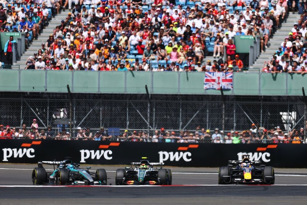 Verstappen estaba compitiendo con Norris y Russell