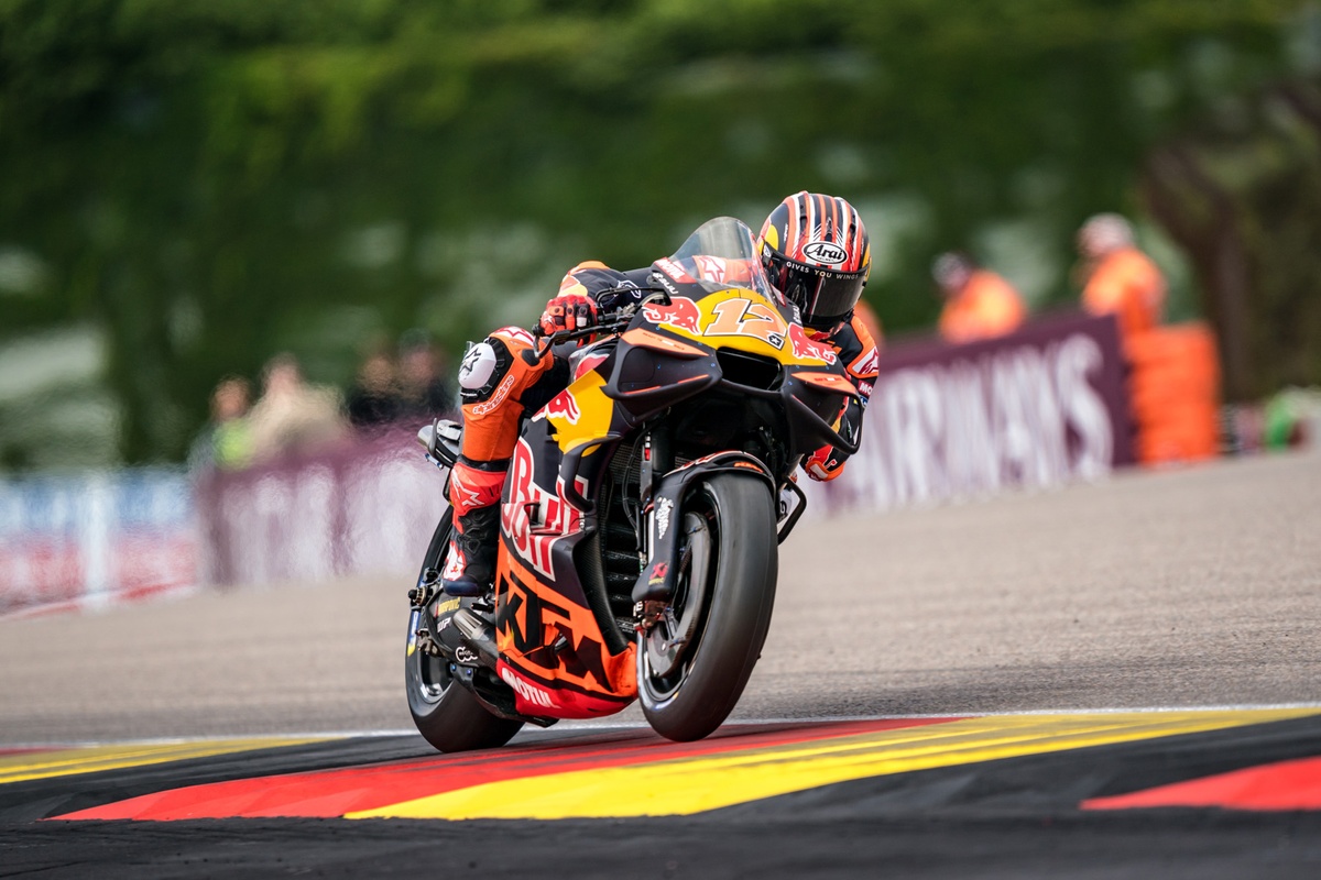 Maverick Viñales a poco de chances de pilotar encore una KTM en 2027.