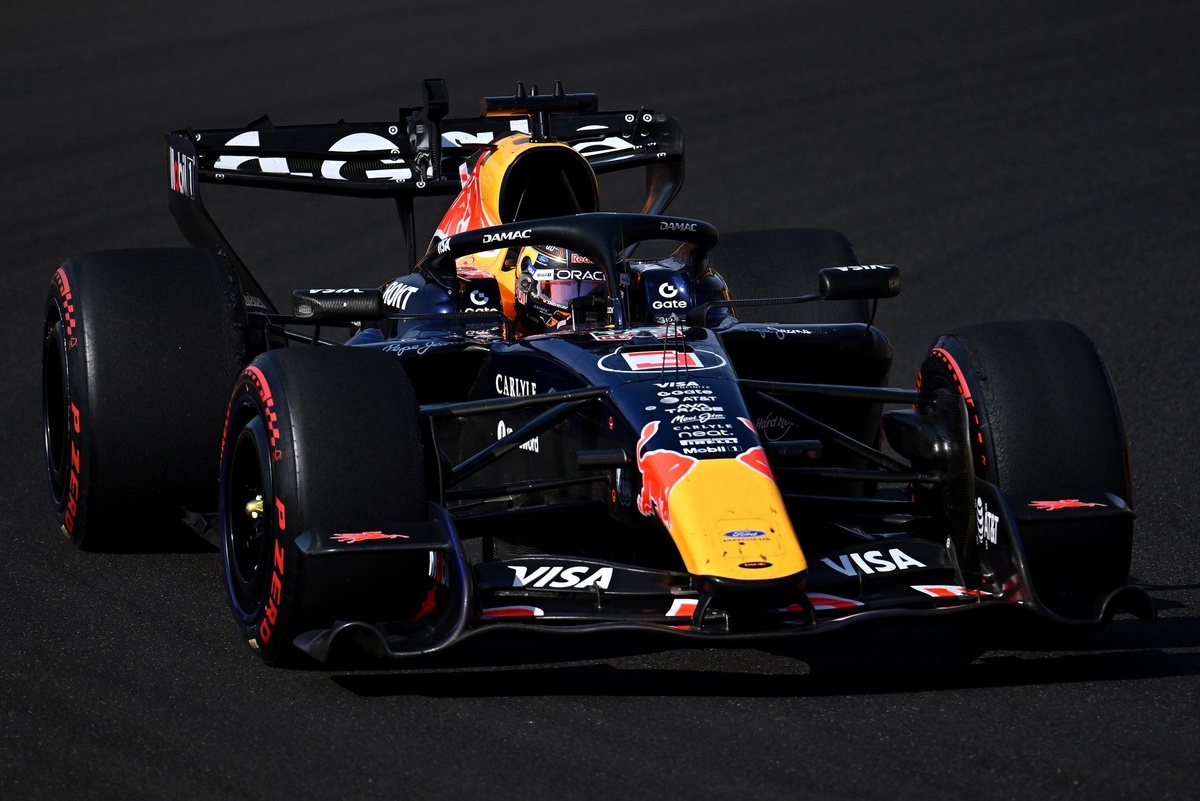 Red Bull lamenta no haber dado a Verstappen un coche F1 que le permita atacar.