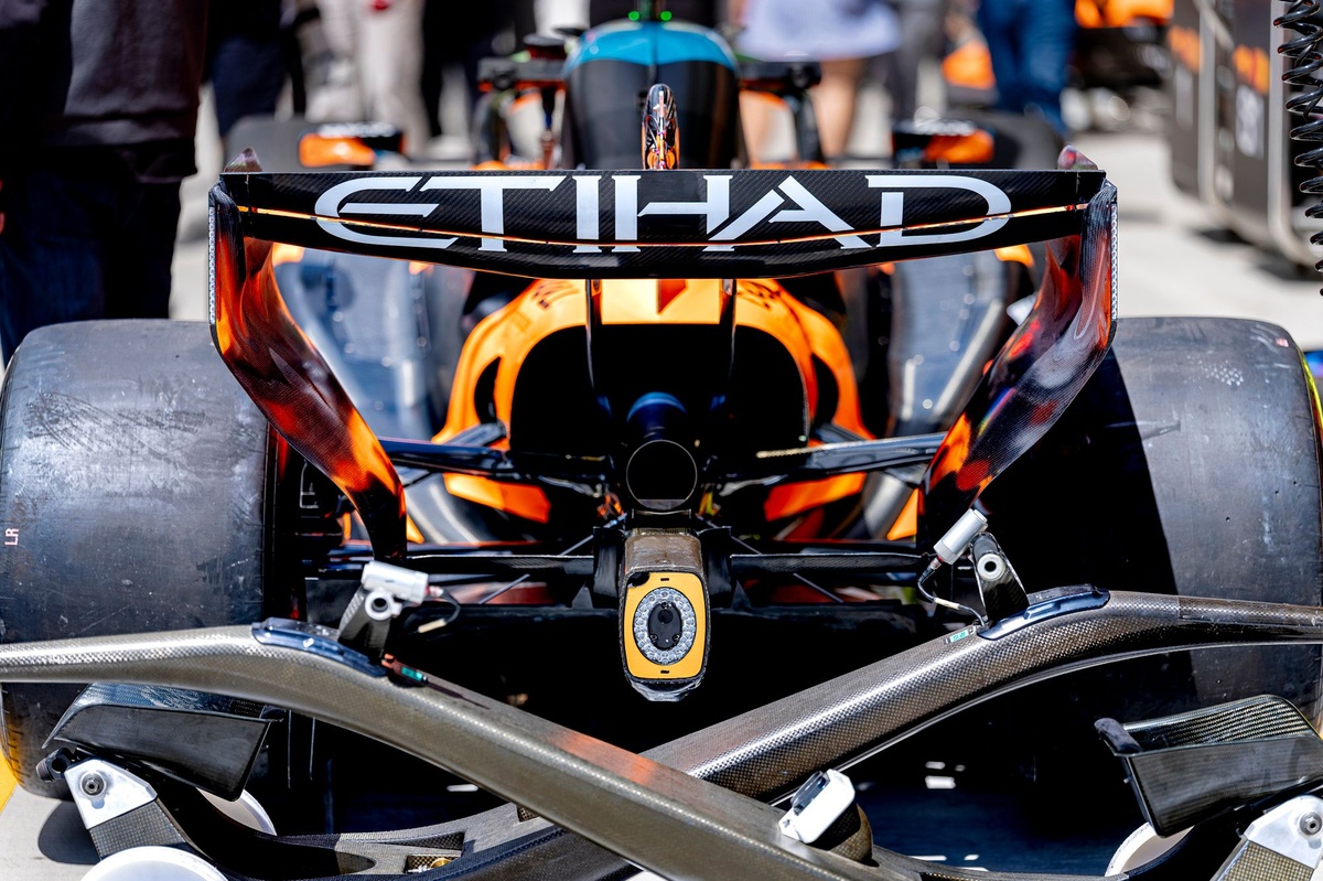 Pourquoi McLaren joue la prudence avec son aileron arrière rotatif