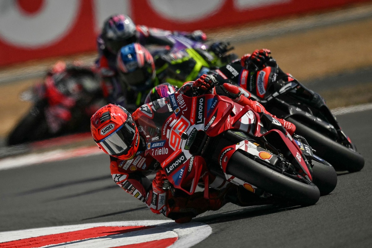 Márquez destaca en Silverstone: ‘Estoy lejos del podio’