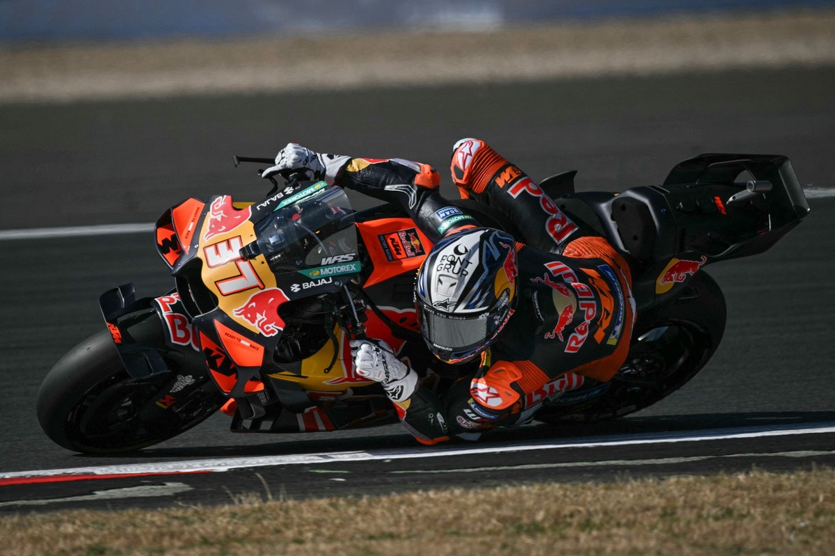 Chute dure à comprendre et KTM limitée : le vendredi galère d'Acosta