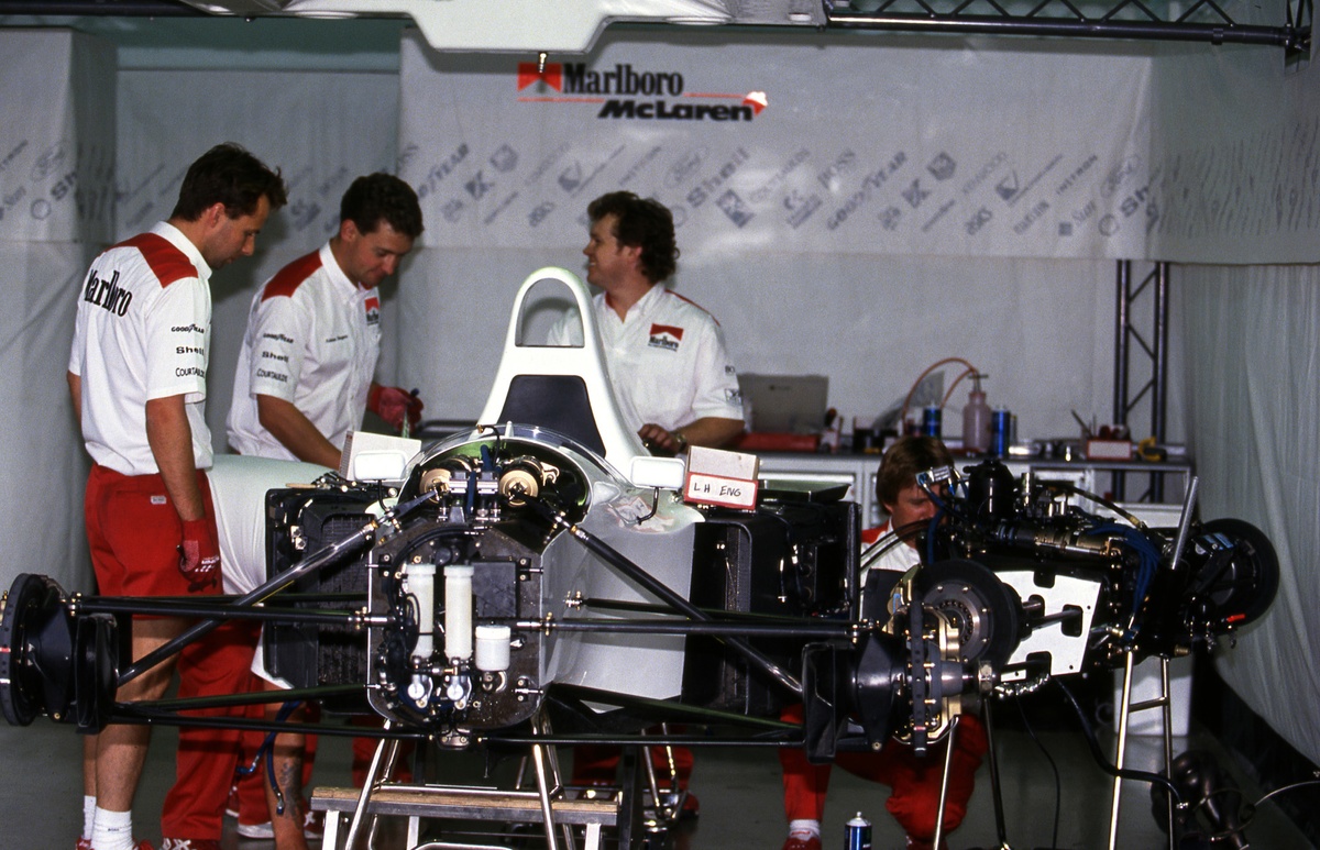 L'installation du moteur Lamborghini ne fut pas si complexe.