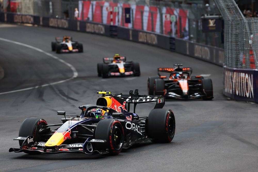 Oscar Piastri (McLaren) y Isack Hadjar (Red Bull)