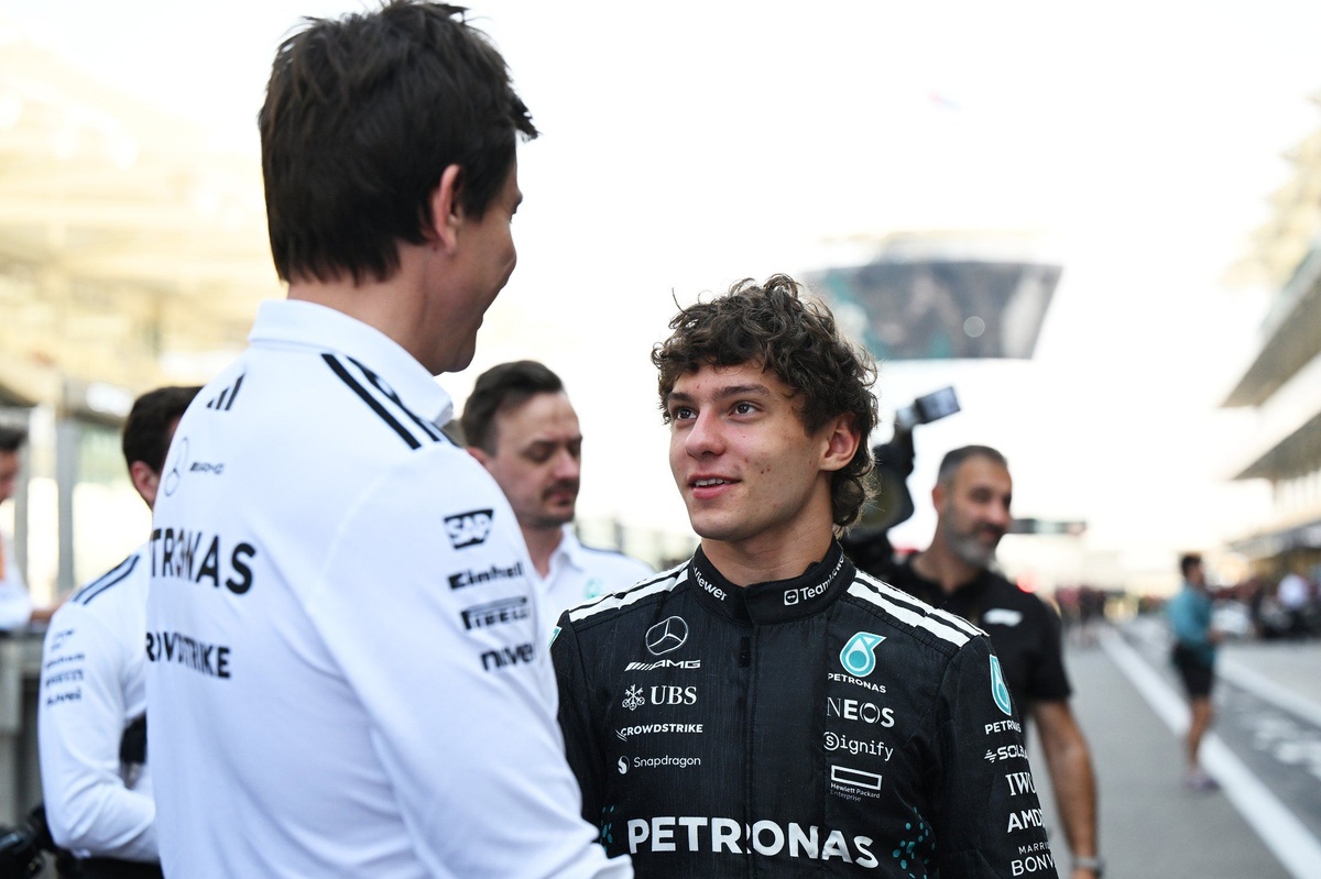 Wolff elige a Antonelli como reemplazo de Hamilton antes del debut en F2