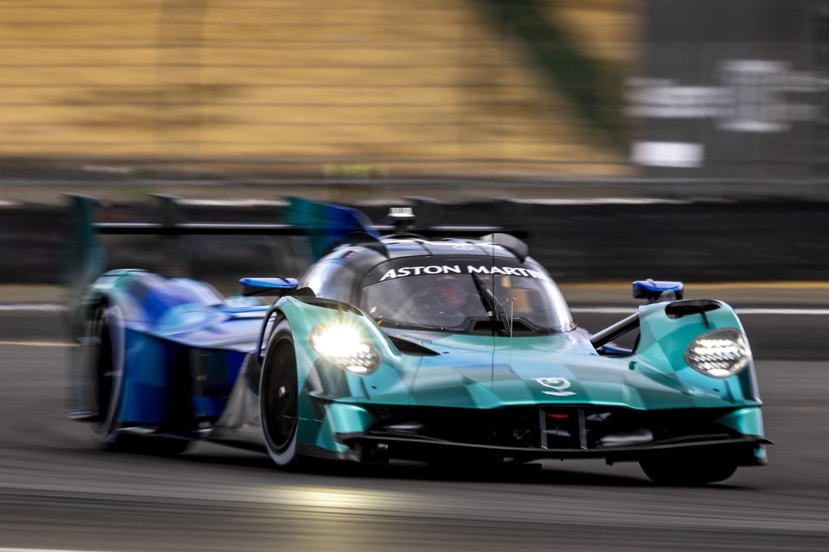 Aston Martin prueba evoluciones de la Valkyrie y su último patch