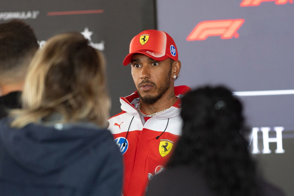 Hamilton se impone sobre Ferrari y exige trabajar como equipo en F1
