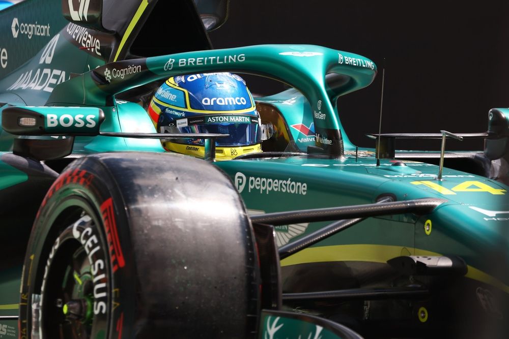 Fernando Alonso en el Aston Martin