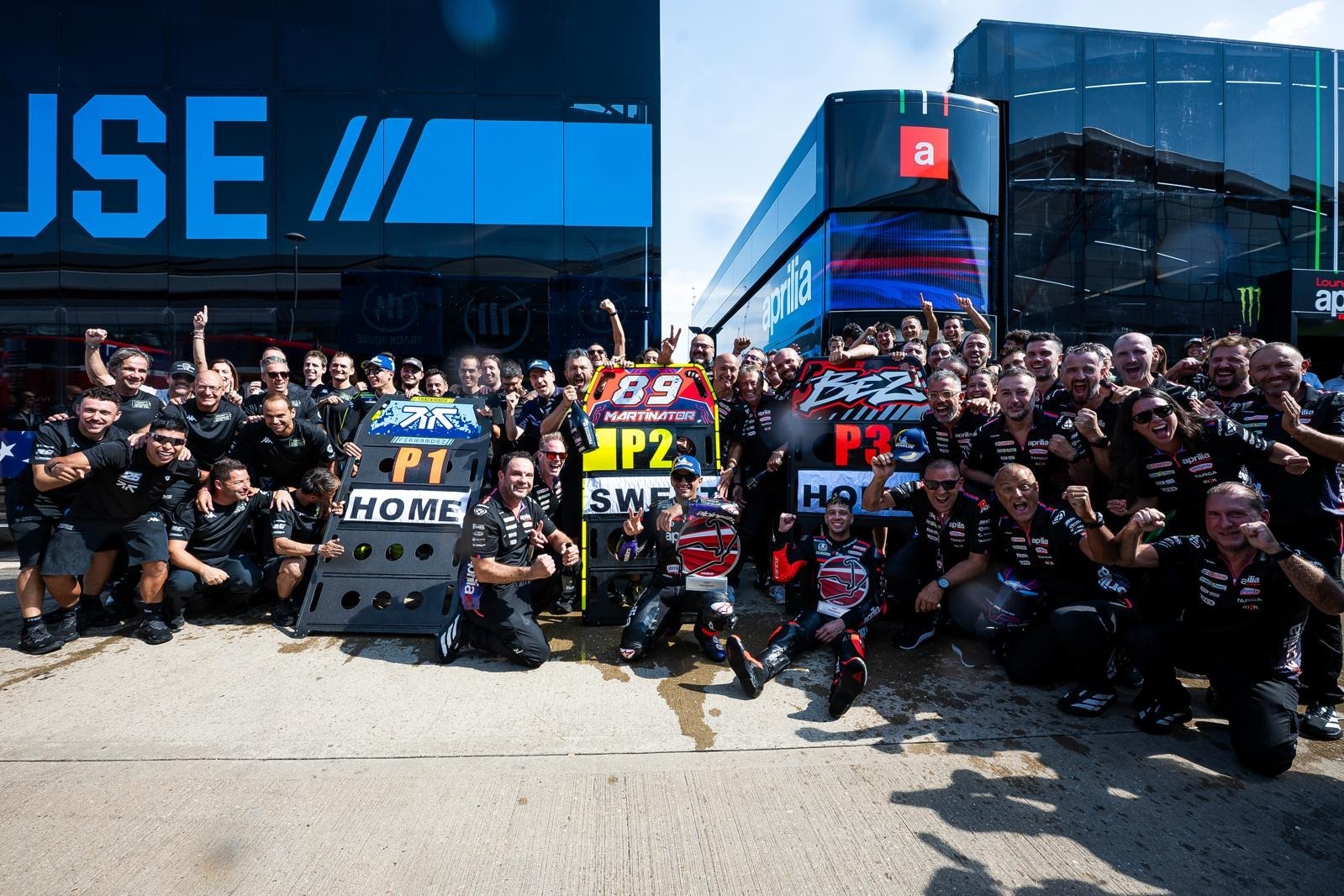 Aprilia ha ganado un triple podio en el GP de Gran Bretaña