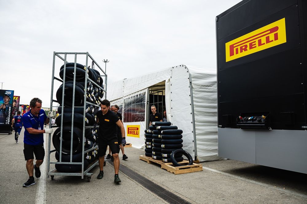 Los equipos MotoGP no pagan los neumáticos
