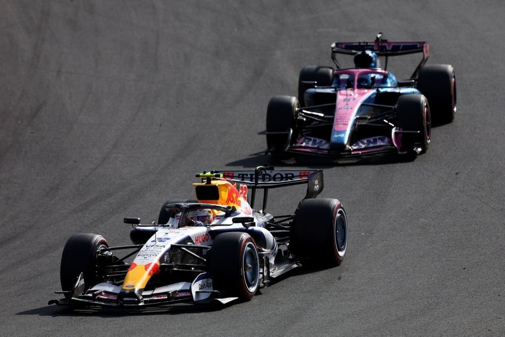 Pierre Gasly detrás Yuki Tsunoda.