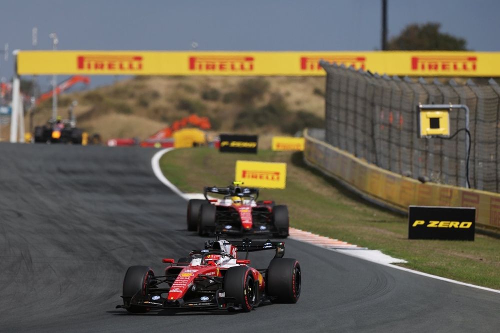 Charles Leclerc y Lewis Hamilton (Ferrari)