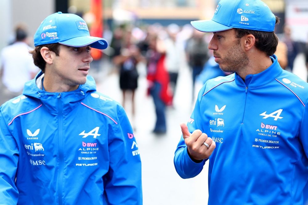 Franco Colapinto y Pierre Gasly en el paddock de Zandvoort.