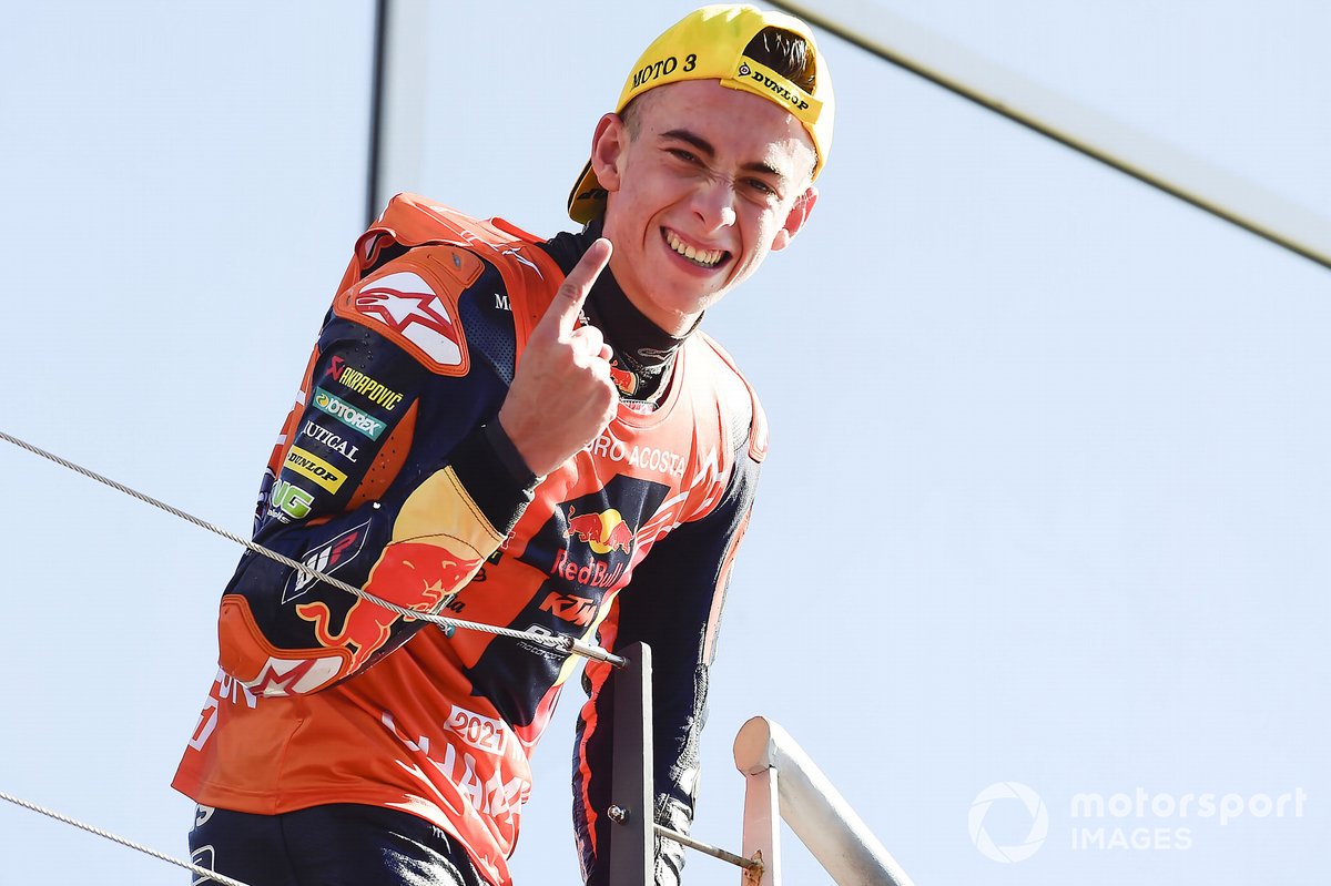 Pedro Acosta coronado al principio de su carrera en Moto3