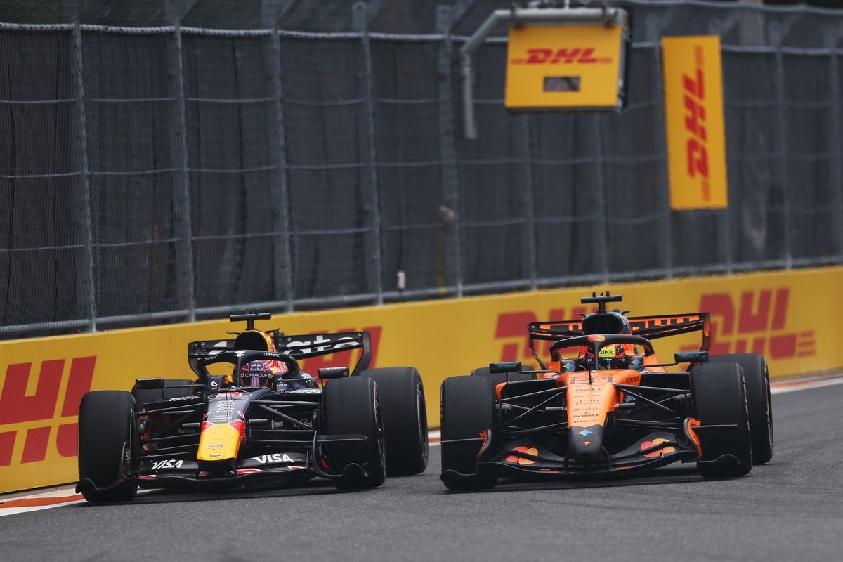 Max Verstappen frente a Oscar Piastri