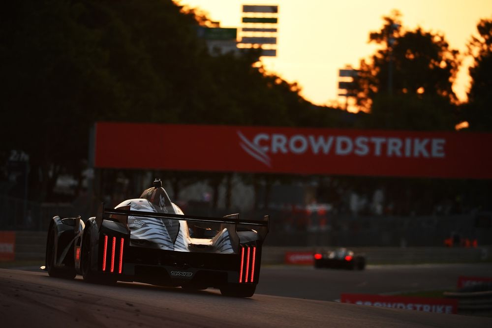 Teó Pourchaire en la Peugeot 9X8 en las 24 Horas de Le Mans 2026.