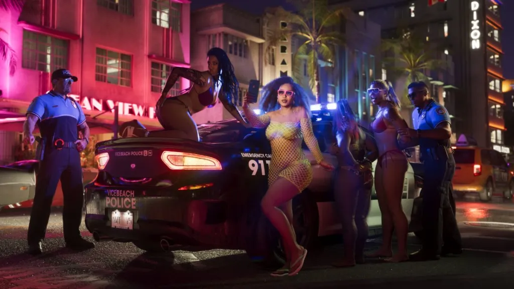 personajes siendo arrestados por la policía de GTA 6
