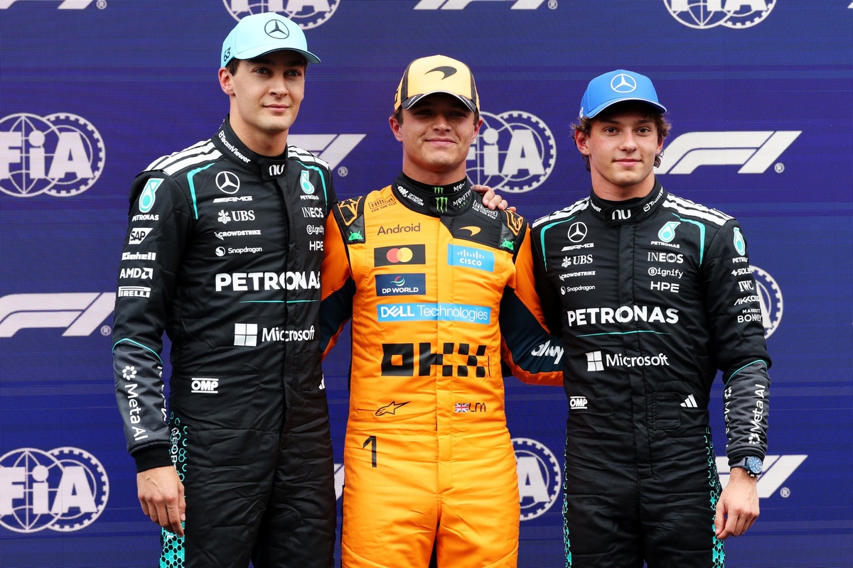 George Russell, Lando Norris y Kimi Antonelli después de las clasificaciones en Zandvoort.